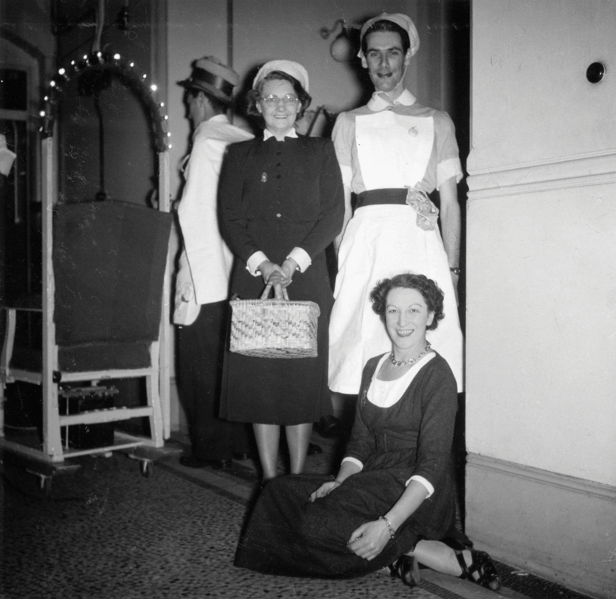 Nightingales Nurse Doctor Hospital Retro 1940s 50s Deluxe Women Costume 