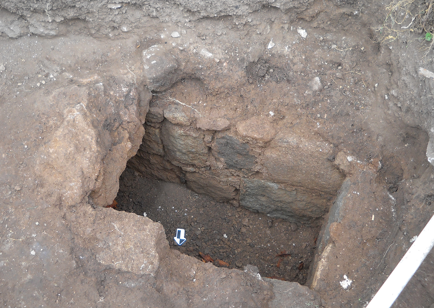 Cist graves on Saba: funerary traditions in the colonial Caribbean ...