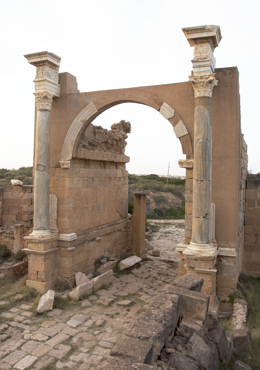 A promenade at Lepcis Magna Experiencing buildings from the