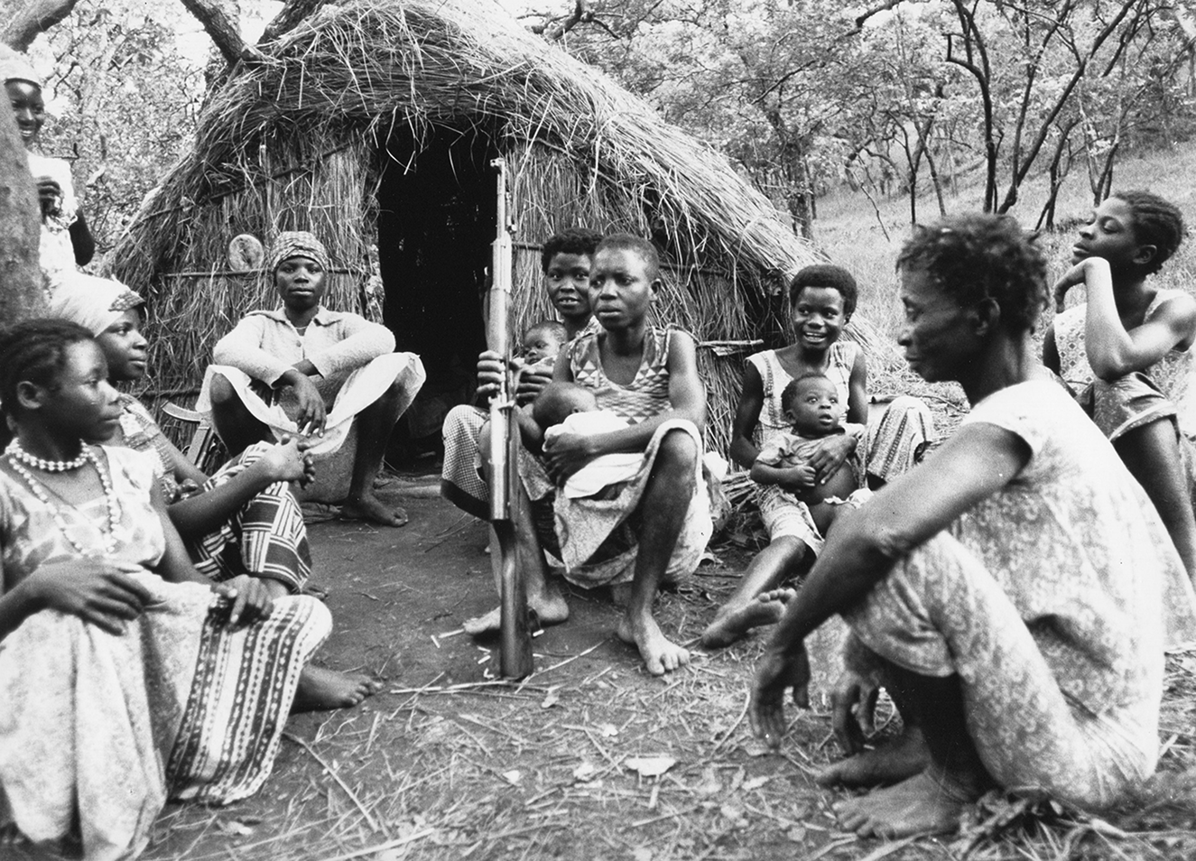 Angola Cultura e Revolução  Associação Tchiweka de Documentação