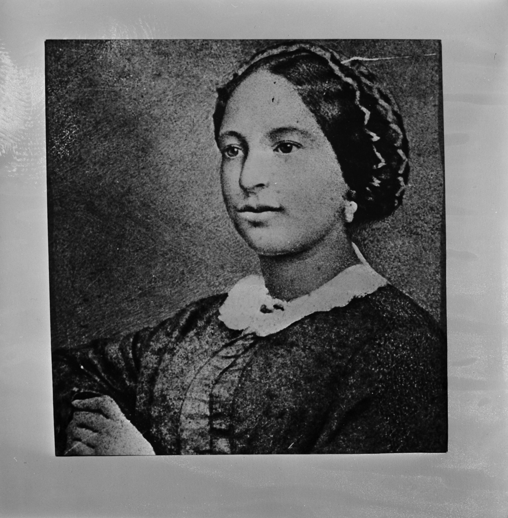 A Modest, but Peculiar Style': Self-Fashioning, Atlantic Commerce, and the  Culture of Adornment on the Urban Gold Coast, The Journal of African  History