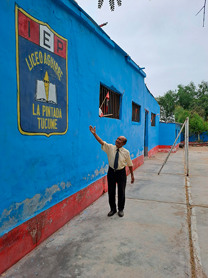 An exterior view of the Liceo Aguirre La Pintada school building in Túcume.
