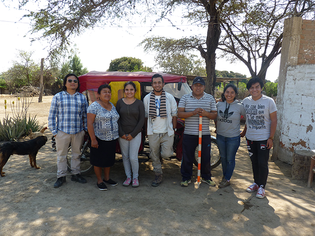 A group portrait of the 2019 excavation team with Doña Calvay at the dig site.