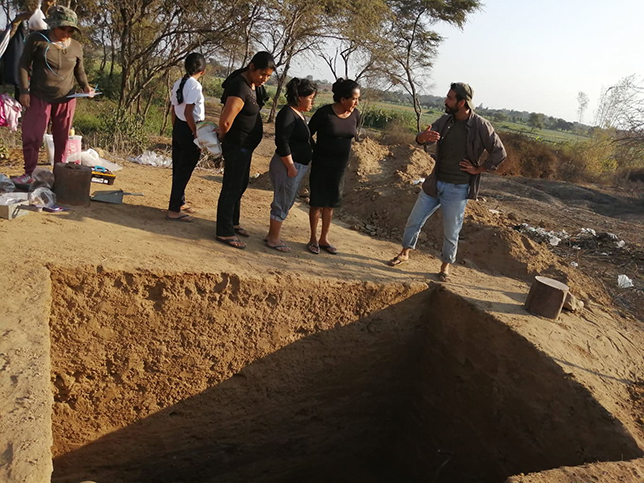 Doña Calvay’s family visiting the archaeological excavation area.