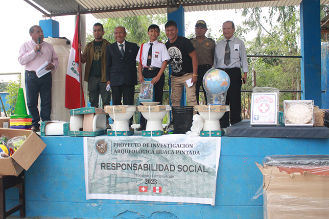 Luigui Oliva from PIAHP posing with Professor Vidal at the school donation ceremony.