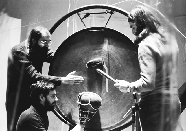 A photograph captures a moment during the performance of Miroslav Savić’s 10 for gong at the Student Cultural Center in 1976. See long description.