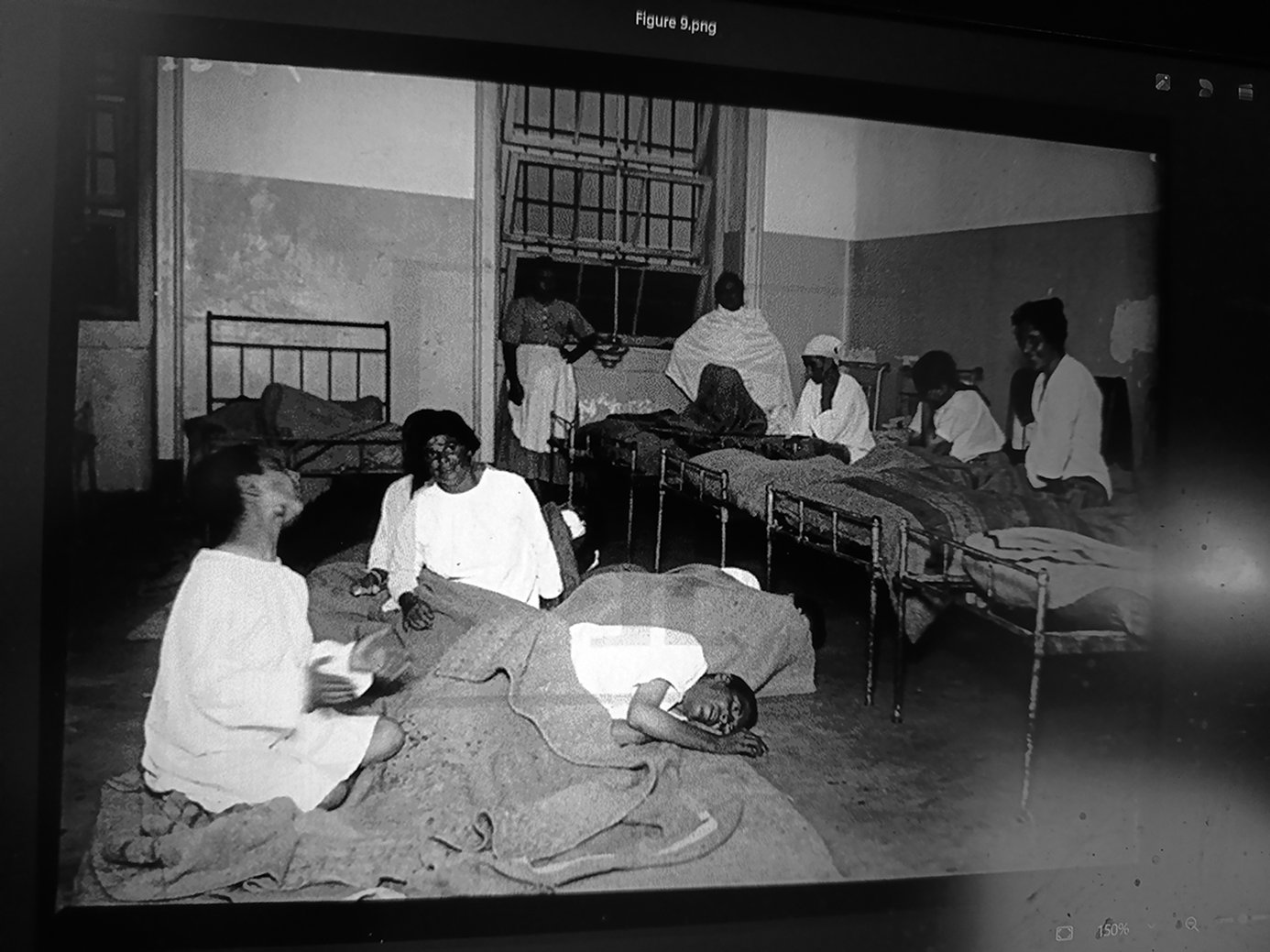 A dormitory for women in Miguel Bombarda hospital in 1926.